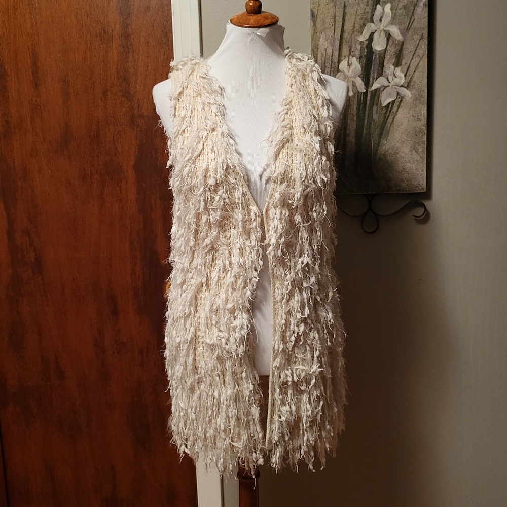 Ivory Entro Fuzzy Fringe Sweater Vest Medium Fall Long Sleeveless